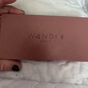 Wander beauty getaway face and eye palette